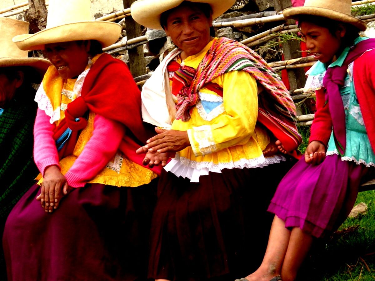 Desobediencia, Calumnia, Seducción y Agresión: Hombres y Mujeres en Cajamarca, Perú, 1862-1900 (Reseña) - antropologia-cultural - mujeres campesinas de cajamarca