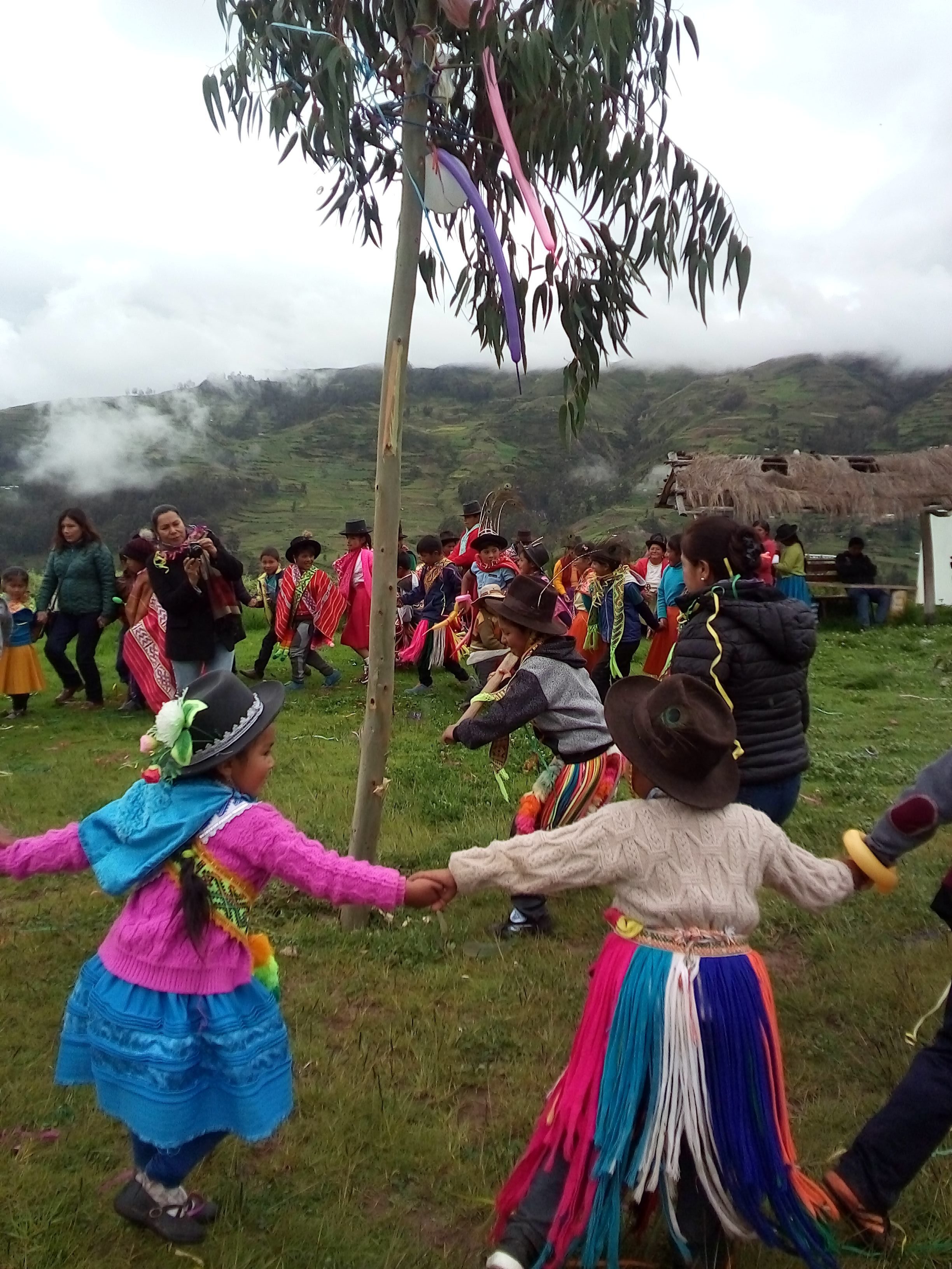 Carnaval infantil en escuela primaria de Turpo, Andahuaylas.